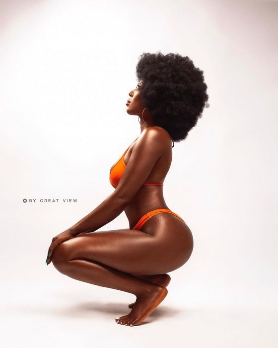 Проститутка, которая открыто демонстрирует свои цели: познайте мир интимного досуга